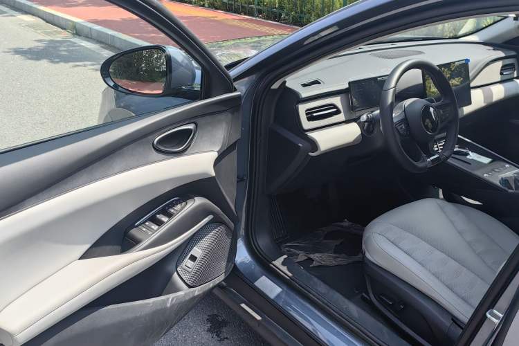 Used BYD Seal 06 DM-i Touring 2025 DM-i 80KM Prestigious Edition Interior 4