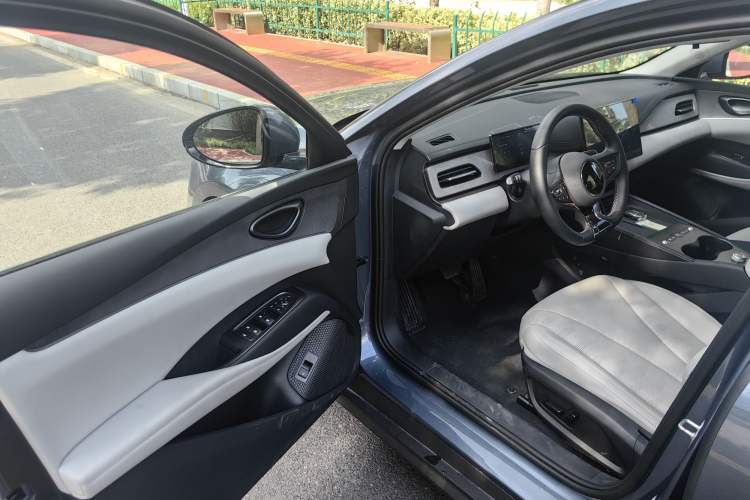 Used BYD Seal 06 DM-i Touring 2025 DM-i 80KM Prestigious Edition Interior 4