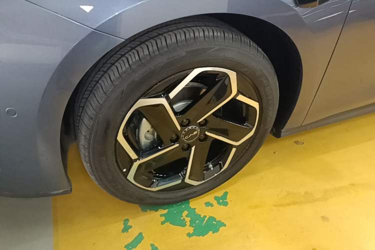 Used BYD Seal 06 DM-i Touring 2025 DM-i Touring High-End Model Left Front Wheel Hub