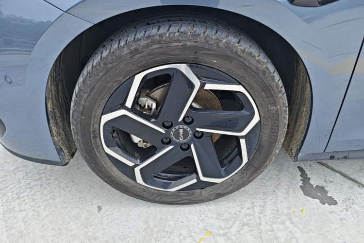 Used BYD Seal 06 DM-i Touring 2025 DM-i Touring High-End Model Left Front Wheel Hub