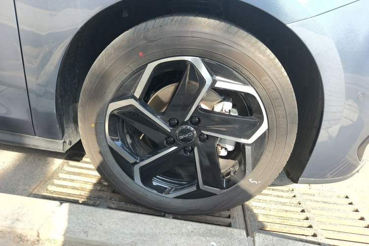 Used BYD Seal 06 DM-i Touring 2025 DM-i Touring High-End Model Right Front Wheel Hub