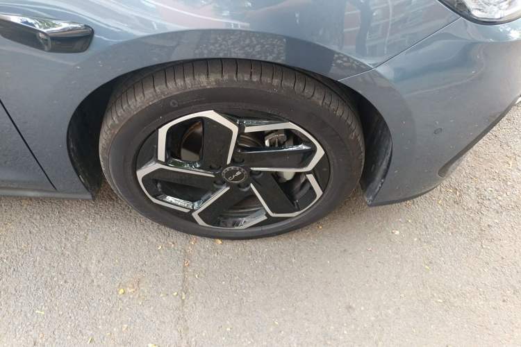 Used BYD Seal 06 DM-i Touring 2025 DM-i Touring High-End Model Right Front Wheel Hub