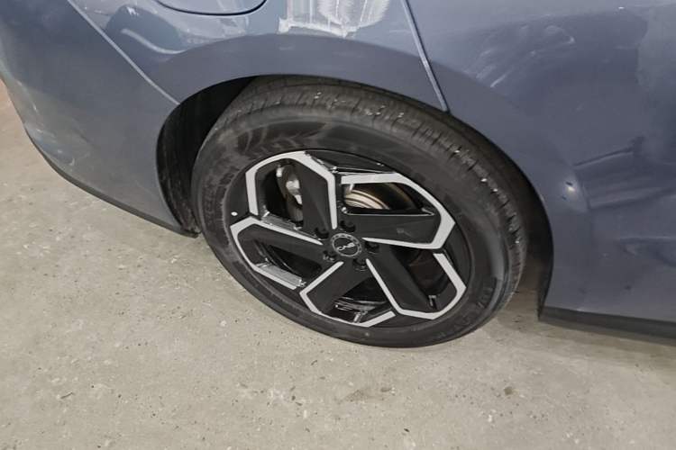 Used BYD Seal 06 DM-i Touring 2025 DM-i Touring High-End Model Right Rear Wheel Hub