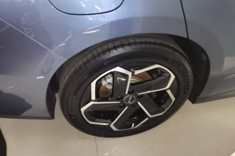 Used BYD Seal 06 DM-i Touring 2025 DM-i Touring High-End Model Right Rear Wheel Hub