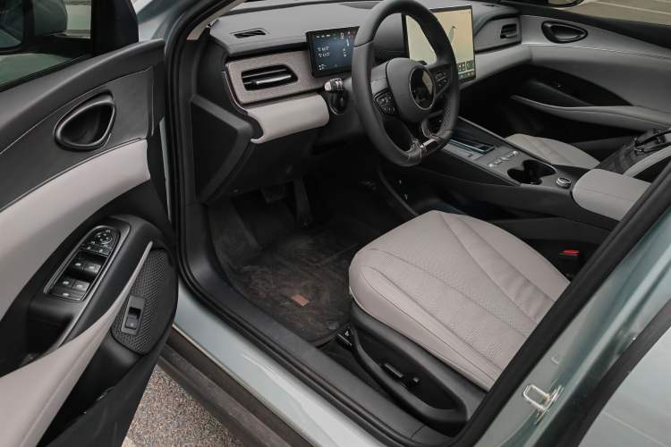 Used BYD Seal 06 DM-i Touring 2025 DM-i Touring High-End Model Interior 2