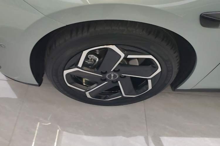 Used BYD Seal 06 DM-i Touring 2025 DM-i Touring High-End Model Left Front Wheel Hub