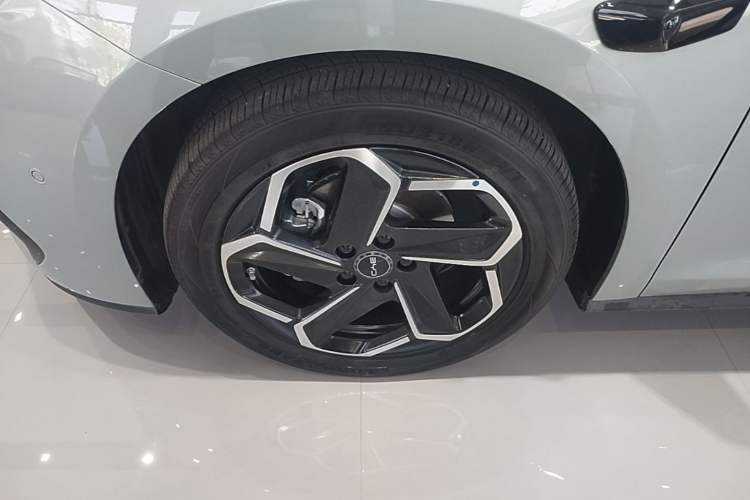 Used BYD Seal 06 DM-i Touring 2025 DM-i Touring High-End Model Left Front Wheel Hub