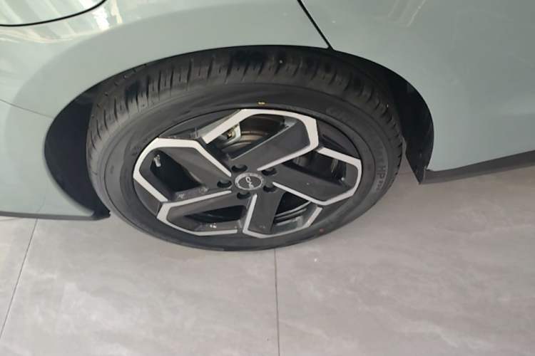 Used BYD Seal 06 DM-i Touring 2025 DM-i Touring High-End Model Right Rear Wheel Hub