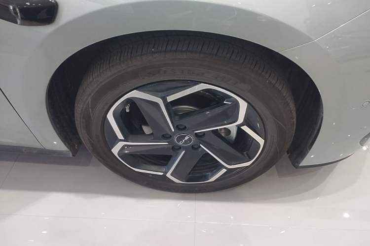 Used BYD Seal 06 DM-i Touring 2025 DM-i Touring High-End Model Right Rear Wheel Hub