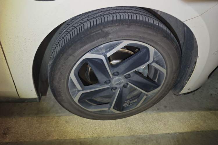 Used BYD Seal 06 DM-i Touring 2025 DM-i Touring High-End Model Right Front Wheel Hub