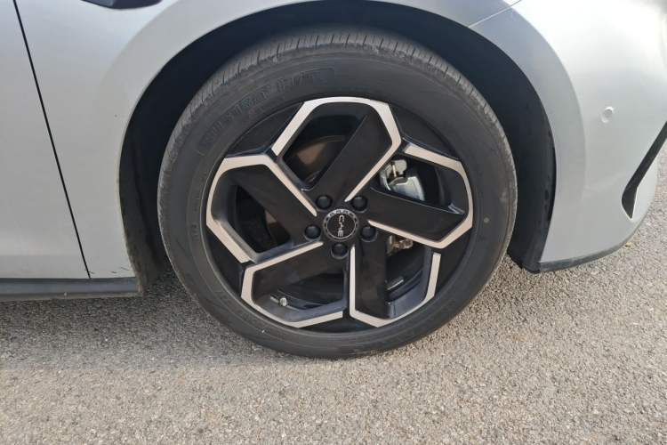 Used BYD Seal 06 DM-i Touring 2025 DM-i Touring High-End Model Right Front Wheel Hub
