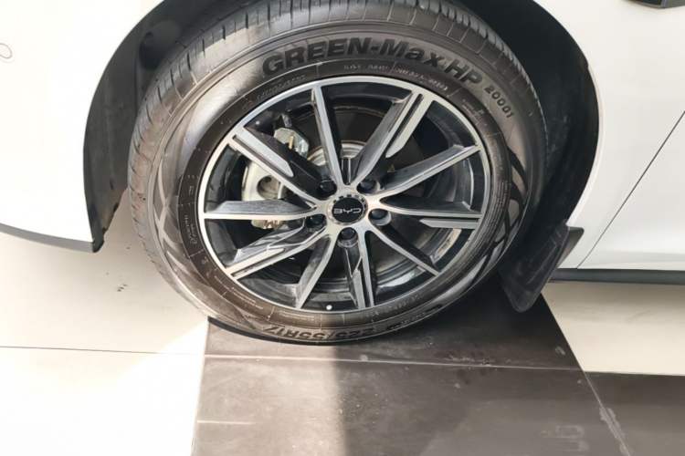 Used BYD Seal 06 DM-i Touring 2025 DM-i 80KM Prestigious Edition Exterior 4