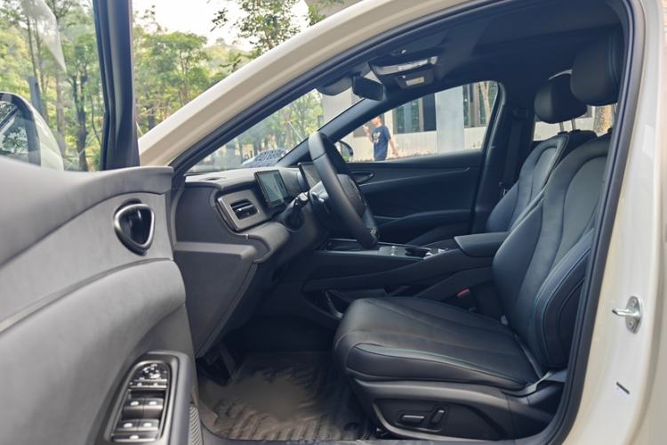 Used BYD Seal 06 DM-i Touring 2025 Model DM-i 150KM Deluxe Interior 1