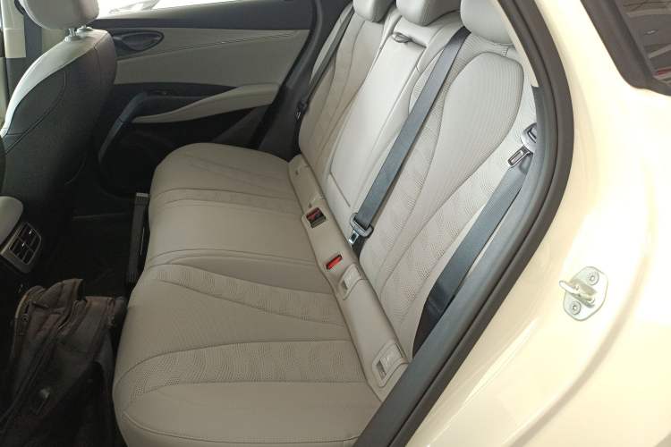 Used BYD Seal 06 DM-i Touring 2025 DM-i Touring High-End Model Interior 4