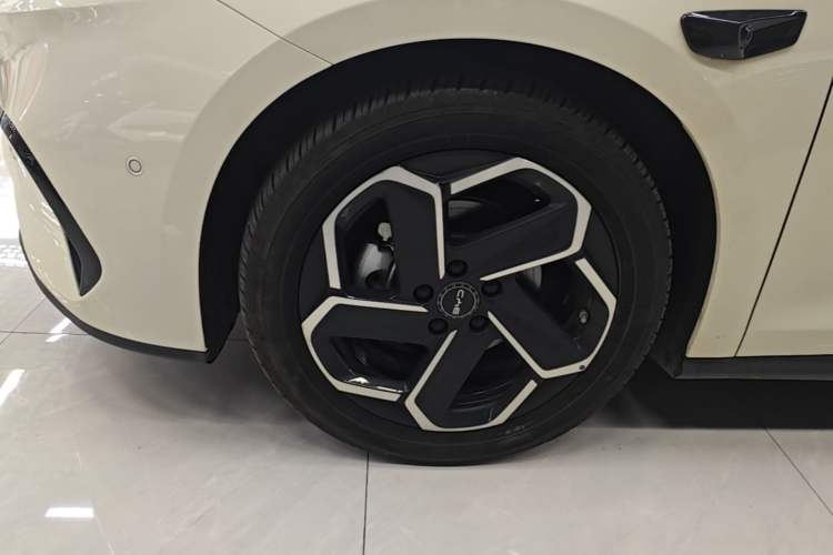 Used BYD Seal 06 DM-i Touring 2025 DM-i Touring High-End Model Left Front Wheel Hub