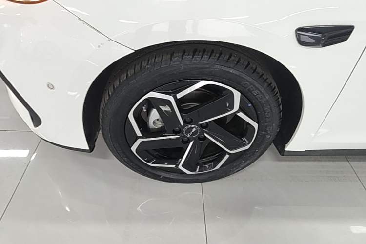 Used BYD Seal 06 DM-i Touring 2025 DM-i Touring High-End Model Left Front Wheel Hub