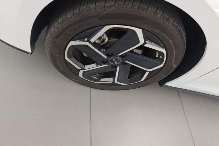 Used BYD Seal 06 DM-i Touring 2025 DM-i Touring High-End Model Left Front Wheel Hub