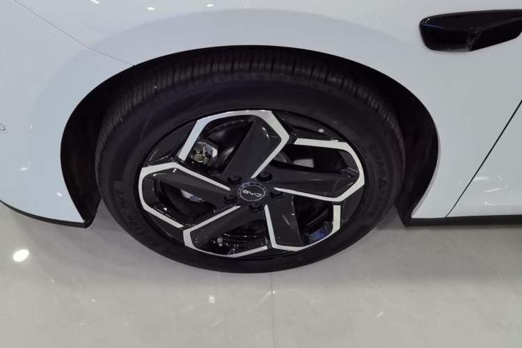 Used BYD Seal 06 DM-i Touring 2025 DM-i Touring High-End Model Left Front Wheel Hub