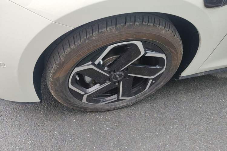 Used BYD Seal 06 DM-i Touring 2025 DM-i Touring High-End Model Left Front Wheel Hub