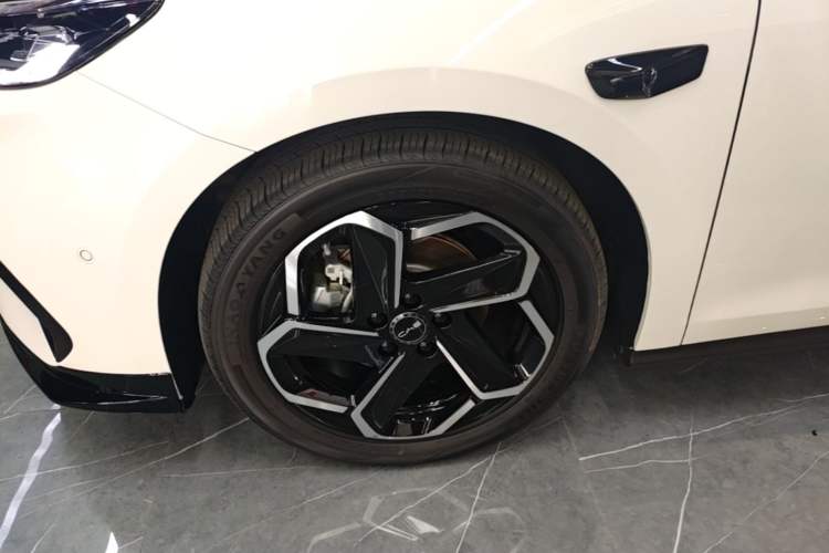 Used BYD Seal 06 DM-i Touring 2025 DM-i Touring High-End Model Left Front Wheel Hub