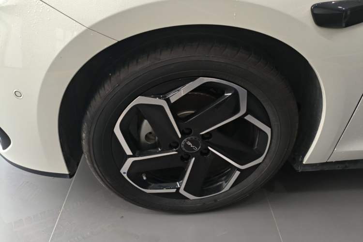 Used BYD Seal 06 DM-i Touring 2025 DM-i Touring High-End Model Left Front Wheel Hub