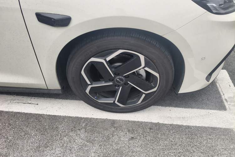 Used BYD Seal 06 DM-i Touring 2025 DM-i Touring High-End Model Right Front Wheel Hub