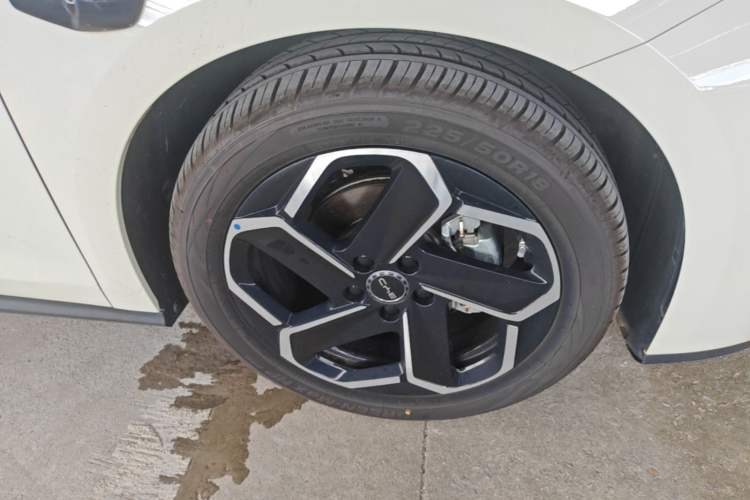 Used BYD Seal 06 DM-i Touring 2025 DM-i Touring High-End Model Right Front Wheel Hub