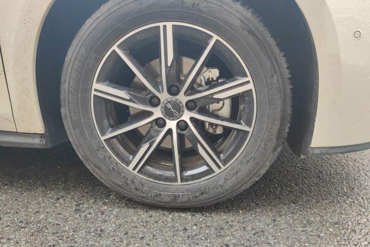 Used BYD Seal 06 DM-i Touring 2025 Model DM-i 150KM Deluxe Right Front Wheel Hub