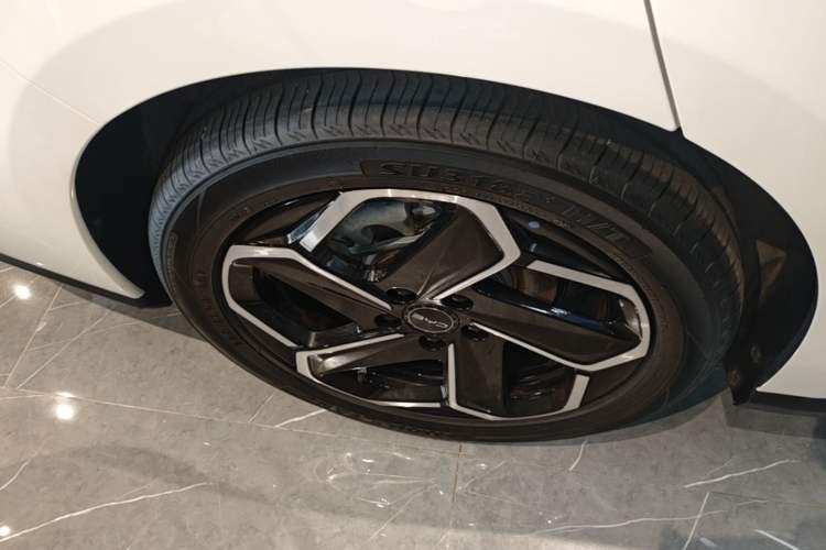 Used BYD Seal 06 DM-i Touring 2025 DM-i Touring High-End Model Right Rear Wheel Hub