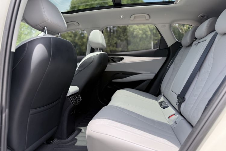 Used BYD Seal 06 DM-i Touring 2025 DM-i Touring High-End Model Interior 6