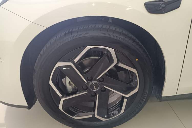 Used BYD Seal 06 DM-i Touring 2025 DM-i Touring High-End Model Left Front Wheel Hub