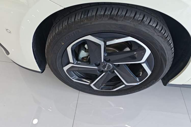Used BYD Seal 06 DM-i Touring 2025 DM-i Touring High-End Model Left Front Wheel Hub