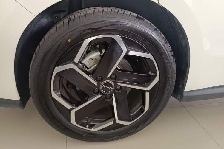 Used BYD Seal 06 DM-i Touring 2025 DM-i Touring High-End Model Right Rear Wheel Hub