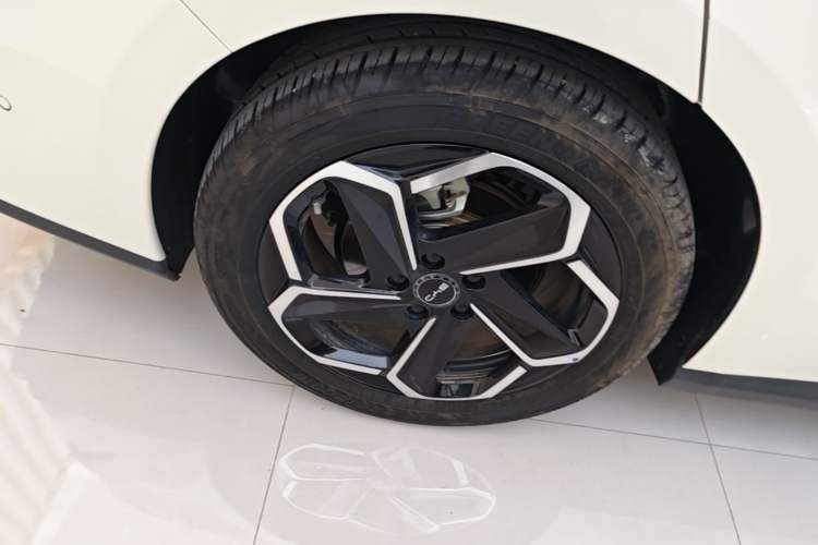 Used BYD Seal 06 DM-i Touring 2025 DM-i Touring High-End Model Right Rear Wheel Hub