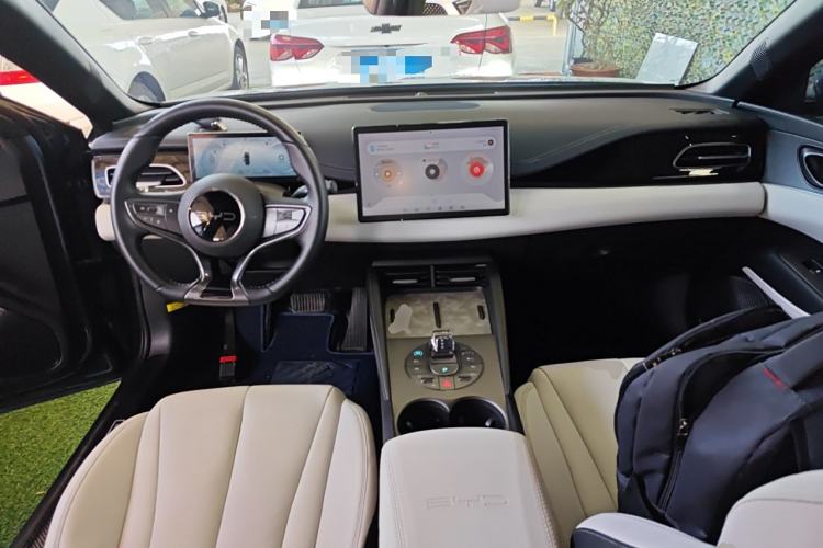 Used BYD Seal 06 New Energy 2024 DM-i 80KM Luxury Model Center Console
