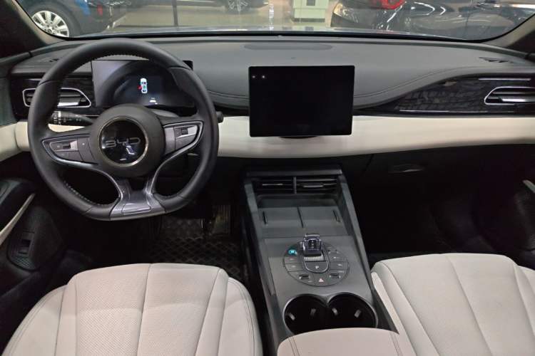 Used BYD Seal 06 New Energy 2024 DM-i 80KM Luxury Model Center Console
