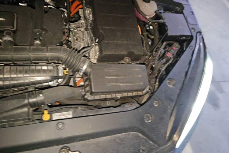 Used BYD Seal 06 New Energy 2024 DM-i 120KM Prestige Model Engine Bay Left