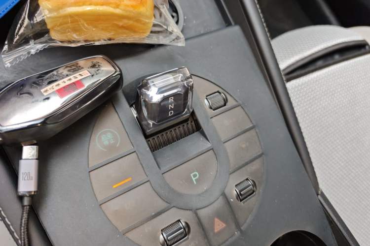 Used BYD Seal 06 New Energy 2024 DM-i 120KM Luxury Model Gear Lever