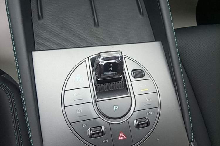 Used BYD Seal 06 New Energy 2024 DM-i 120KM Prestige Model Gear Lever
