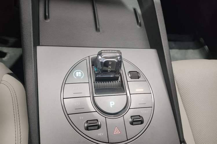 Used BYD Seal 06 New Energy 2024 DM-i 80KM Luxury Model Gear Lever