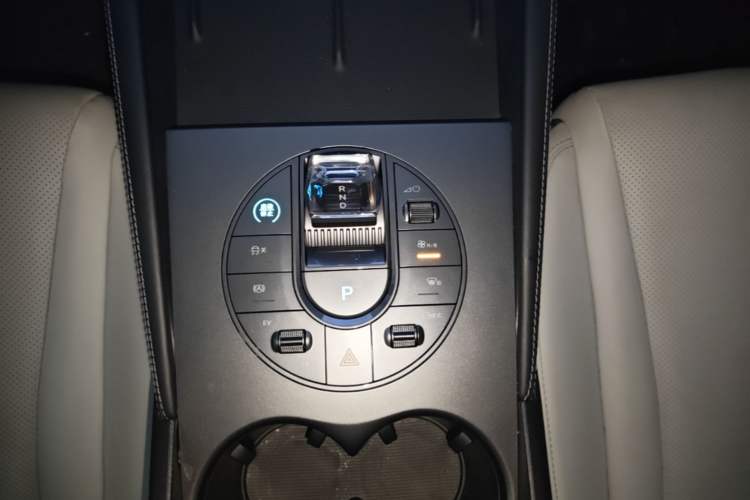 Used BYD Seal 06 New Energy 2024 DM-i 80KM Prestige Model Gear Lever