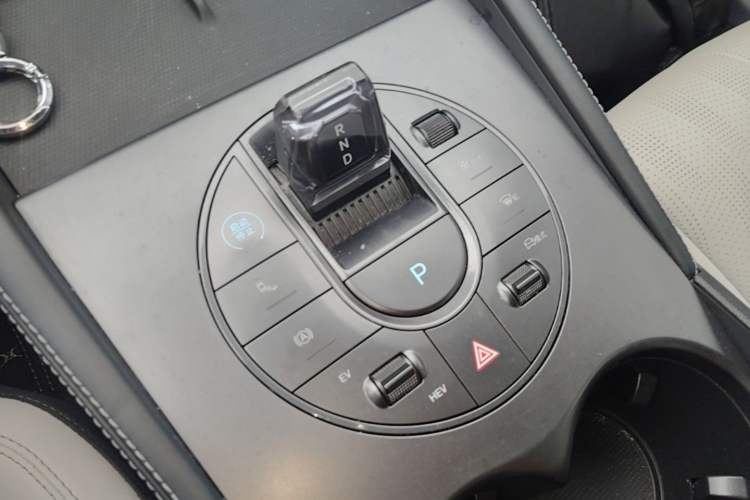 Used BYD Seal 06 New Energy 2024 DM-i 120KM Luxury Model Gear Lever
