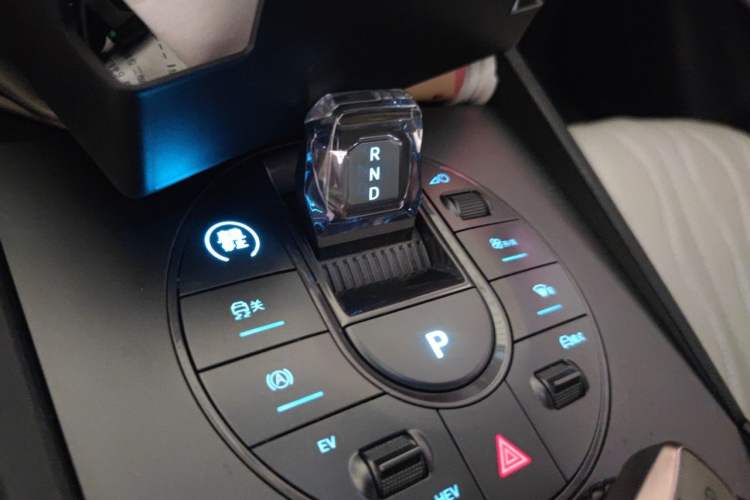 Used BYD Seal 06 New Energy 2024 DM-i 80KM Luxury Model Gear Lever