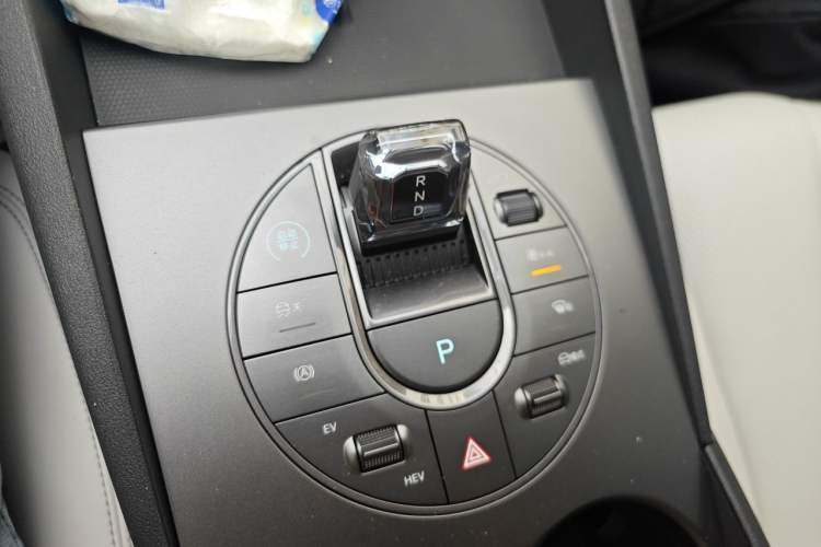 Used BYD Seal 06 New Energy 2024 DM-i 80KM Luxury Model Gear Lever