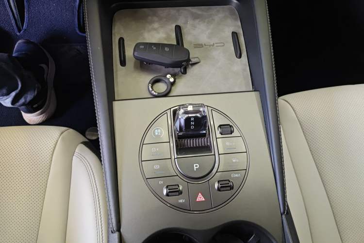 Used BYD Seal 06 New Energy 2024 DM-i 80KM Luxury Model Gear Lever
