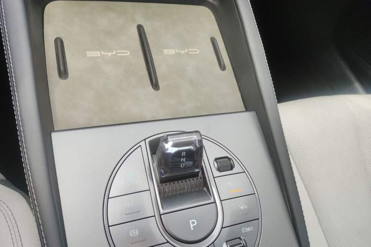 Used BYD Seal 06 New Energy 2024 DM-i 80KM Prestige Model Gear Lever