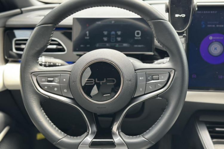 Used BYD Seal 06 New Energy 2024 DM-i 120KM Flagship Model Interior 3