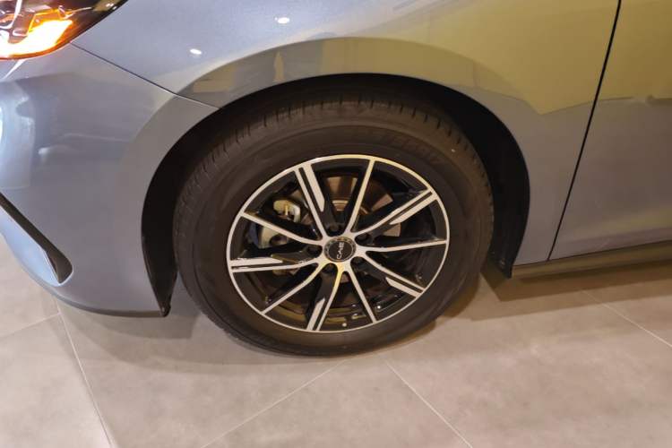 Used BYD Seal 06 New Energy 2024 DM-i 80KM Prestige Model Left Front Wheel Hub