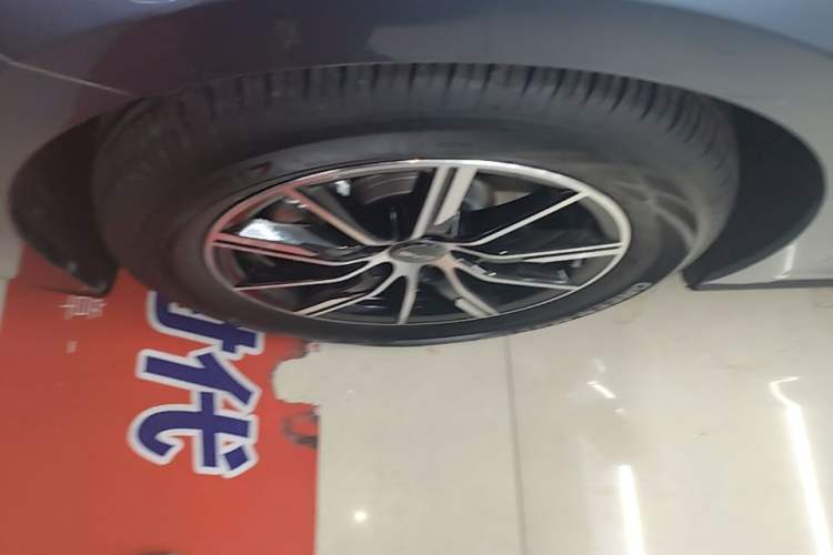 Used BYD Seal 06 New Energy 2024 DM-i 80KM Prestige Model Left Front Wheel Hub