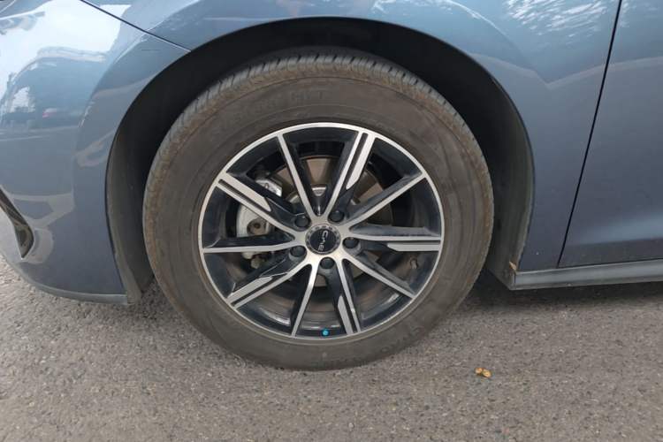 Used BYD Seal 06 New Energy 2024 DM-i 120KM Prestige Model Left Front Wheel Hub